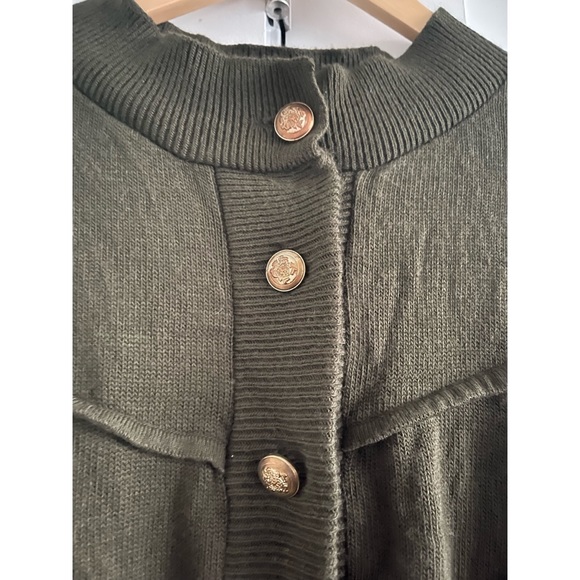 Knit forest green button down cape - Picture 3 of 7